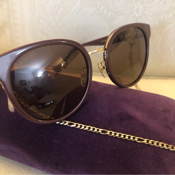 $650 Gucci new style sunglasses with detachable chain new in case - Picture 12 of 12